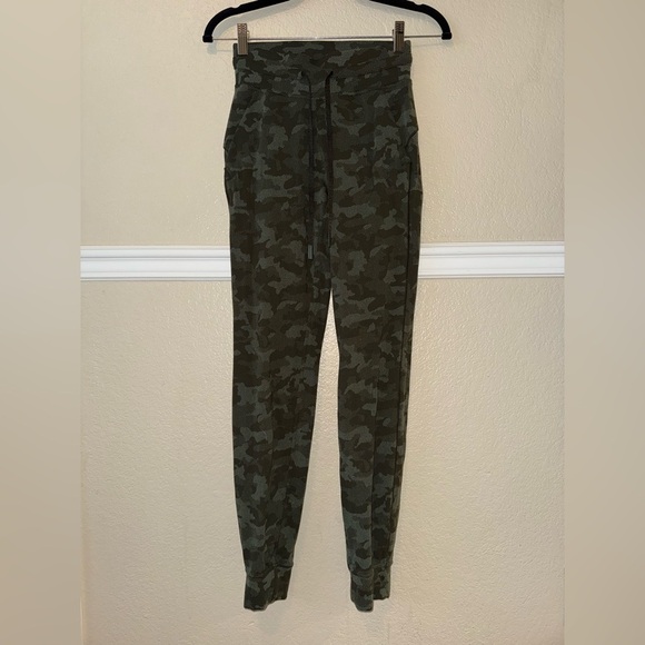Lululemon 29” Ready to Rulu Jogger Heritage Camo Dark Olive Green Twill Size 2 - Picture 7 of 10